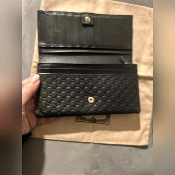 Gucci Microguccissima Monogram GG Black Soft Margaux Leather Trifold Wallet - Picture 4 of 8